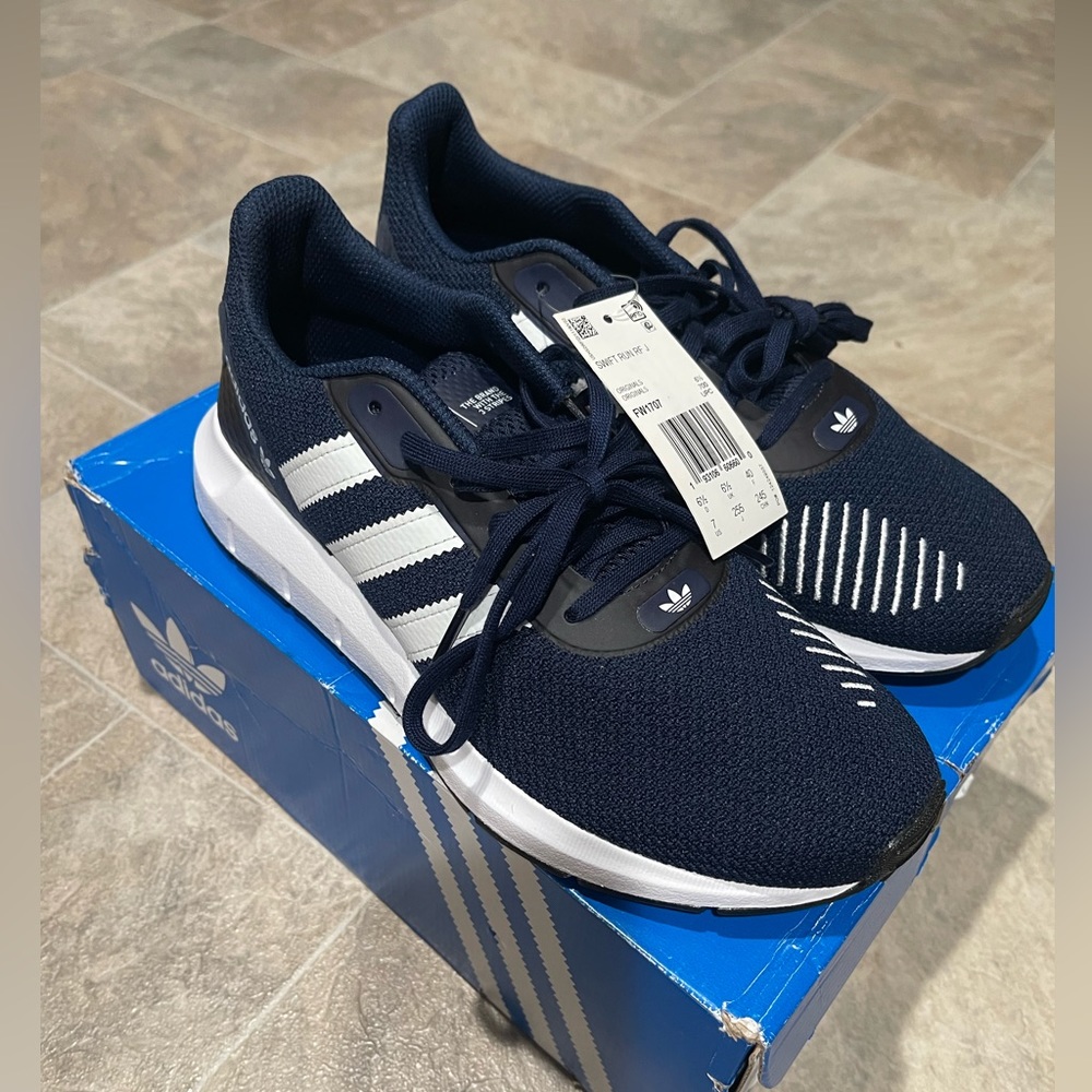 Adidas Swift Run